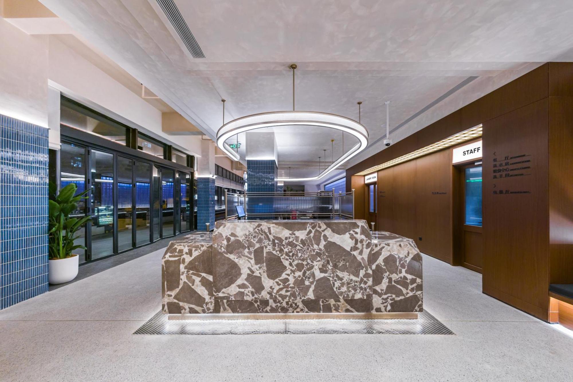 Xujiahui Grow Suisse Place Hotel